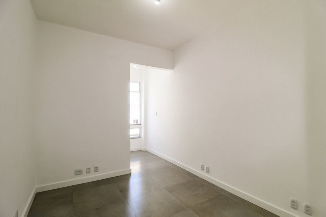 Imagem Imóvel com 2 Quartos à Venda, 72 m² em Copacabana - Rio De Janeiro Imagem Imóvel com 2 Quartos à Venda, 72 m² em Copacabana - Rio De Janeiro