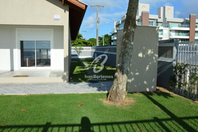 Imagem Casa com 4 Quartos para Temporada, em Canto Grande - Bombinhas Imagem Casa com 4 Quartos para Temporada, em Canto Grande - Bombinhas
