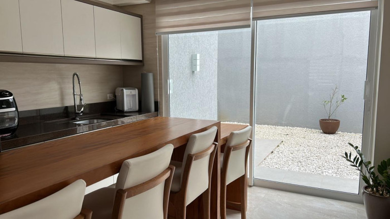 Imagem Casa com 3 Quartos à Venda, 240 m² em Santa Felicidade - Curitiba