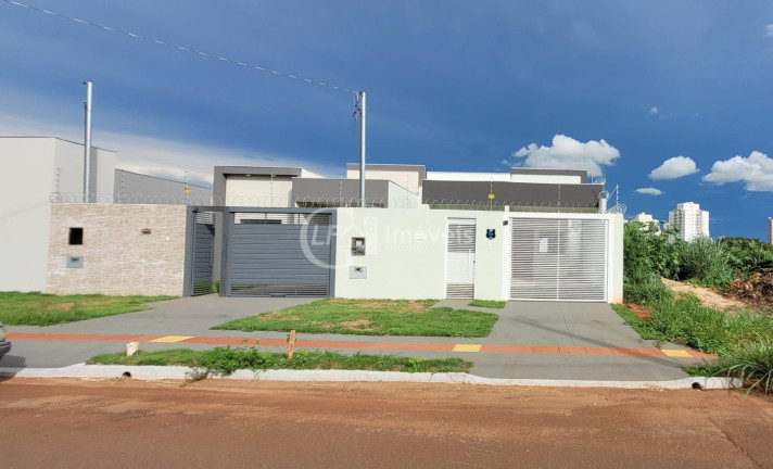 Imagem Casa com 3 Quartos à Venda, 89 m² em São Francisco - Campo Grande Imagem Casa com 3 Quartos à Venda, 89 m² em São Francisco - Campo Grande