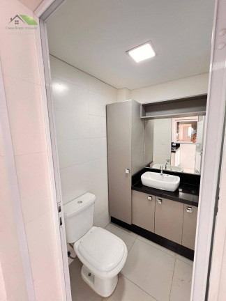 Imagem Casa de Condomínio com 3 Quartos à Venda, 205 m²