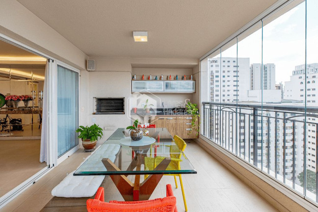 Apartamento com 3 Quartos à Venda, 210 m² em Moema - São Paulo