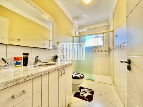 Imagem Casa com 3 Quartos à Venda, 3.000 m² em Centro - Garibaldi Imagem Casa com 3 Quartos à Venda, 3.000 m² em Centro - Garibaldi