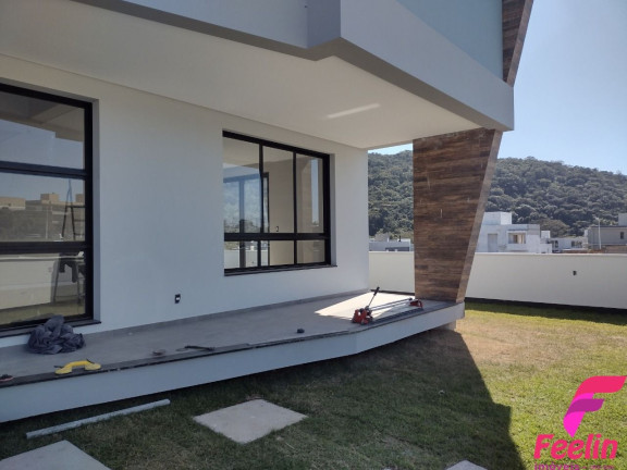 Imagem Casa com 3 Quartos à Venda, 204 m² em Rio Tavares - Florianópolis
