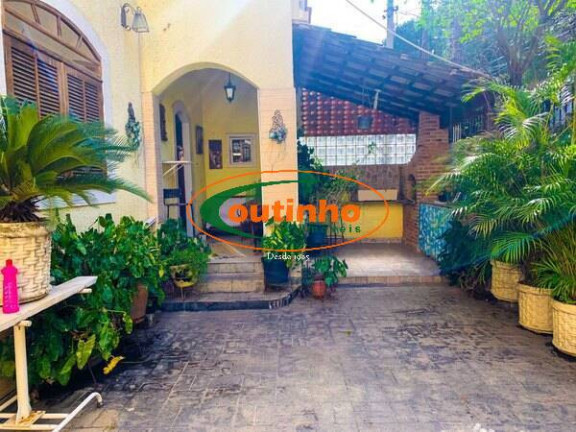 Imagem Casa com 4 Quartos à Venda, 317 m² em Grajaú - Rio De Janeiro Imagem Casa com 4 Quartos à Venda, 317 m² em Grajaú - Rio De Janeiro