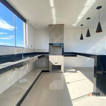 Imagem Sobrado com 3 Quartos à Venda, 102 m²