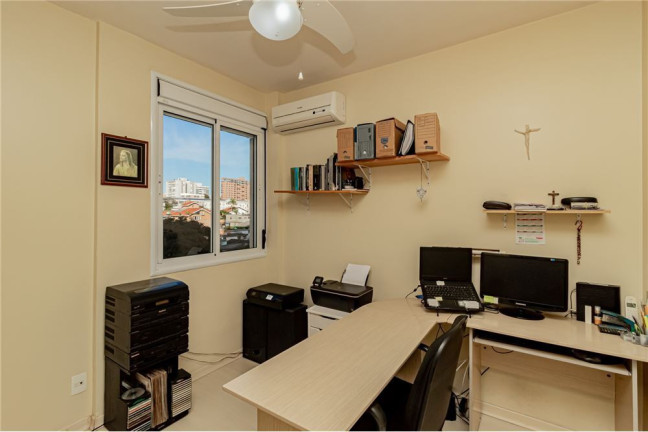 Imagem Imóvel com 3 Quartos à Venda,  em Vila Ipiranga - Porto Alegre