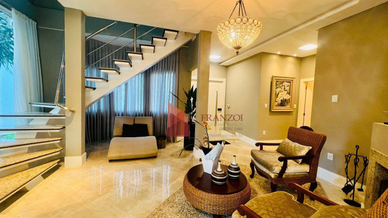 Casa com 4 Quartos à Venda, 381 m² em Vila Operária - Itajaí