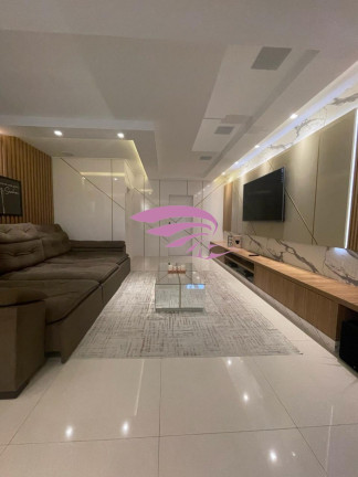Imóvel com 4 Quartos à Venda, 210 m² em Meia Praia - Itapema