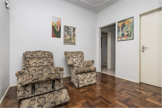 Imagem Casa com 7 Quartos à Venda, em Jardim Itu - Porto Alegre Imagem Casa com 7 Quartos à Venda, em Jardim Itu - Porto Alegre
