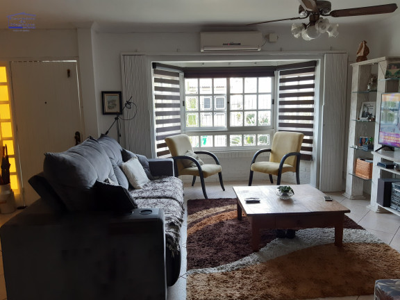 Imagem Casa com 3 Quartos à Venda, 260 m² em Ipanema - Porto Alegre