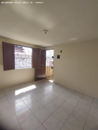Imagem Apartamento com 2 Quartos à Venda, 52 m² em Araturi - Caucaia