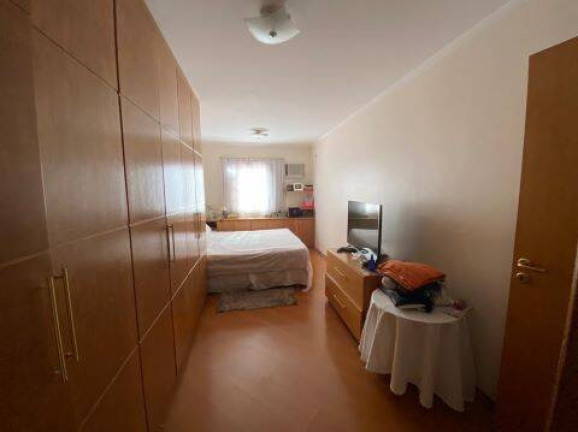 Imagem Sobrado com 7 Quartos à Venda, 421 m² em Jardim Iva - São Paulo