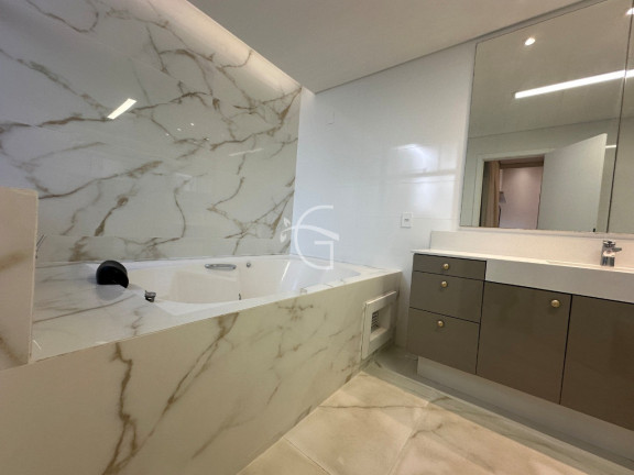 Imagem Casa com 3 Quartos à Venda, 250 m² em Glória - Joinville Imagem Casa com 3 Quartos à Venda, 250 m² em Glória - Joinville