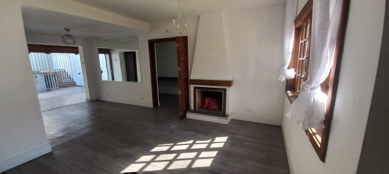 Imagem Imóvel com 3 Quartos à Venda, 150 m² Imagem Imóvel com 3 Quartos à Venda, 150 m²