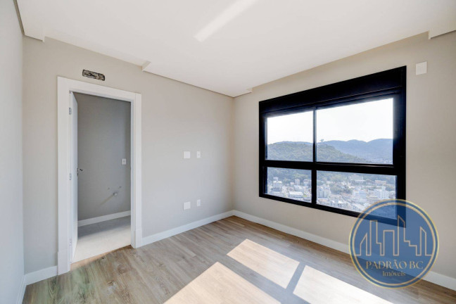 Imagem Apartamento com 4 Quartos à Venda, 135 m² em Centro - Balneário Camboriú Imagem Apartamento com 4 Quartos à Venda, 135 m² em Centro - Balneário Camboriú