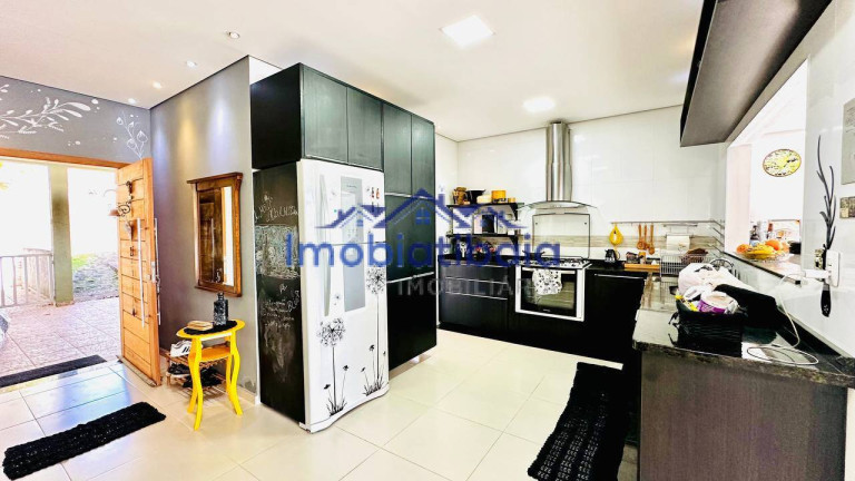 Imagem Casa com 4 Quartos à Venda, 1 m² em Centro - Joanópolis Imagem Casa com 4 Quartos à Venda, 1 m² em Centro - Joanópolis