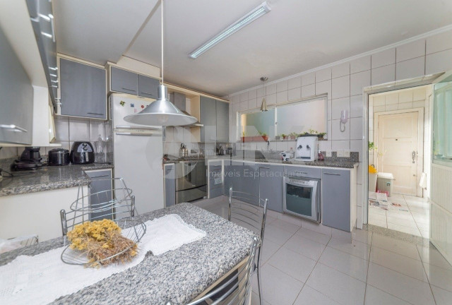 Imagem Apartamento com 3 Quartos à Venda, 190 m² em Moinhos De Vento - Porto Alegre