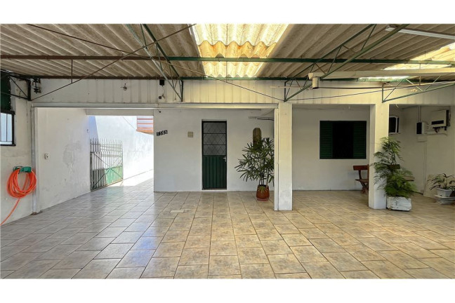 Imagem Casa com 3 Quartos à Venda, em Cristal - Porto Alegre Imagem Casa com 3 Quartos à Venda, em Cristal - Porto Alegre