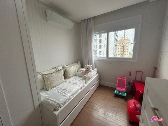 Imagem Apartamento com 2 Quartos à Venda, 75 m² em Centro - Florianópolis
