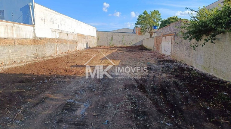 Imagem Terreno à Venda, 720 m² em Hauer - Curitiba Imagem Terreno à Venda, 720 m² em Hauer - Curitiba