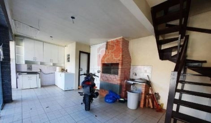 Imagem Casa com 5 Quartos à Venda, 243 m² em Hípica - Porto Alegre Imagem Casa com 5 Quartos à Venda, 243 m² em Hípica - Porto Alegre