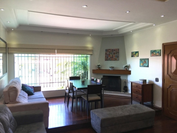 Casa com 3 Quartos à Venda, 340 m² em Tremembe - São Paulo