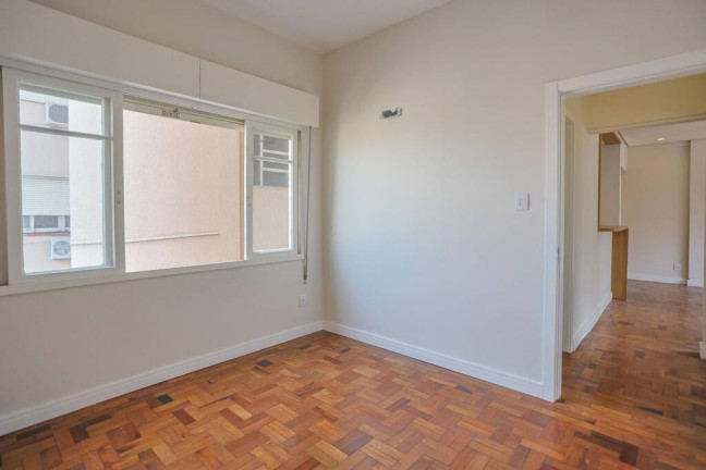 Imagem Imóvel com 2 Quartos à Venda,  em Moinhos De Vento - Porto Alegre