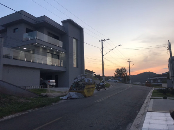 Imagem Sobrado com 4 Quartos à Venda, 331 m² em Suru - Santana De Parnaíba