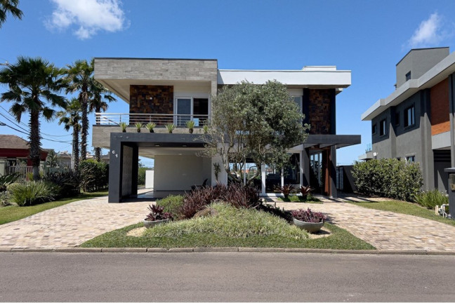 Casa de Condomínio com 4 Quartos à Venda, 267 m² em Centro - Xangri-lá