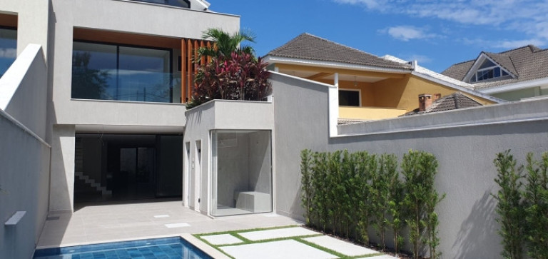 Imagem Casa com 4 Quartos à Venda, 320 m² em Barra Da Tijuca - Rio De Janeiro Imagem Casa com 4 Quartos à Venda, 320 m² em Barra Da Tijuca - Rio De Janeiro