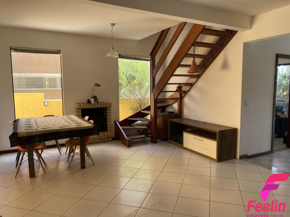Imagem Casa com 6 Quartos à Venda, 220 m² em Campeche - Florianópolis