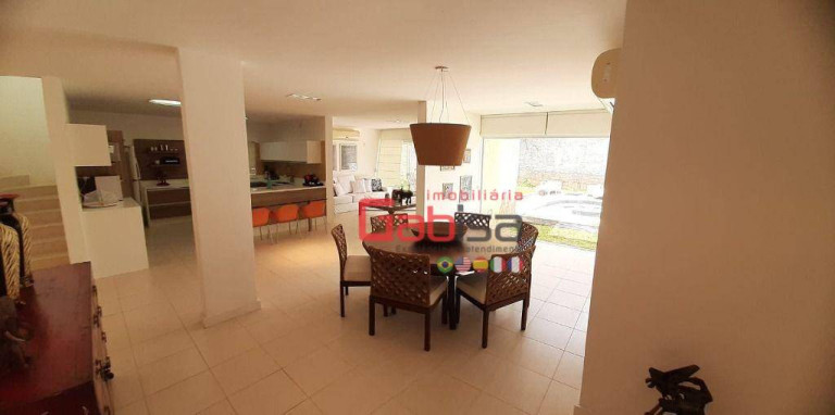 Imagem Casa com 4 Quartos à Venda, 300 m² em Ferradura - Armação Dos Búzios Imagem Casa com 4 Quartos à Venda, 300 m² em Ferradura - Armação Dos Búzios