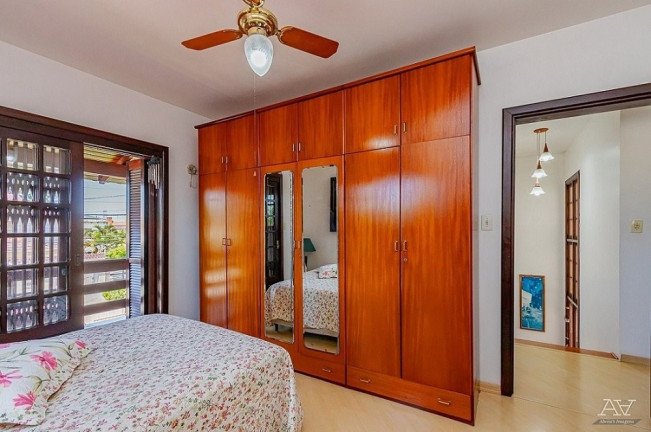 Imagem Casa com 4 Quartos à Venda, 210 m² em Niterói - Canoas