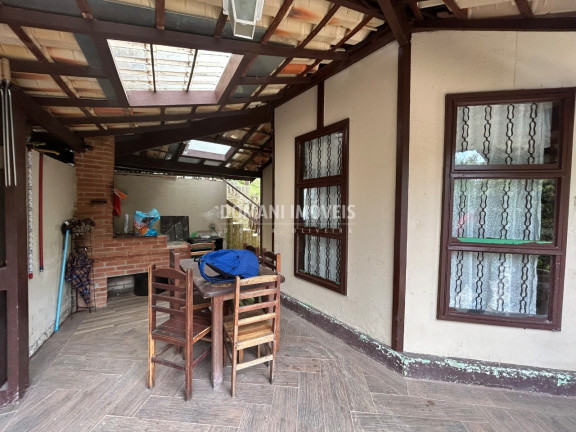 Imagem Casa com 3 Quartos à Venda, 117 m² em Região Do Alto Do Capivari - Campos Do Jordão