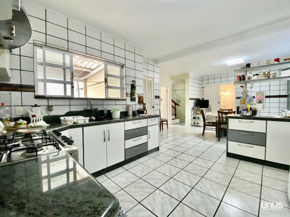Imagem Casa com 5 Quartos à Venda, 420 m² em Coqueiros - Florianópolis Imagem Casa com 5 Quartos à Venda, 420 m² em Coqueiros - Florianópolis