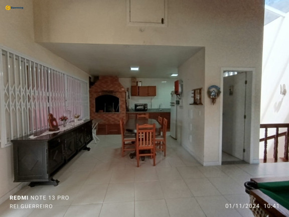 Imagem Casa com 4 Quartos à Venda, 304 m² em Trindade - Florianópolis Imagem Casa com 4 Quartos à Venda, 304 m² em Trindade - Florianópolis