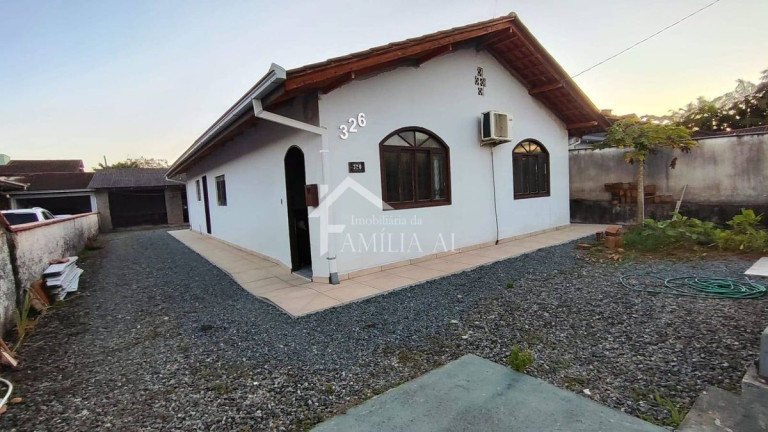 Casa com 3 Quartos à Venda, 97 m² em Espinheiros - Joinville