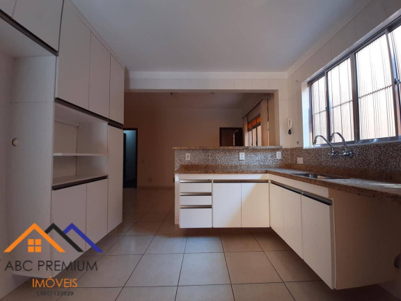 Imagem Sobrado com 3 Quartos à Venda, em Vila Scarpelli - Santo André Imagem Sobrado com 3 Quartos à Venda, em Vila Scarpelli - Santo André