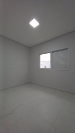 Imagem Casa com 3 Quartos à Venda, 300 m² em Piracangaguá - Taubaté Imagem Casa com 3 Quartos à Venda, 300 m² em Piracangaguá - Taubaté