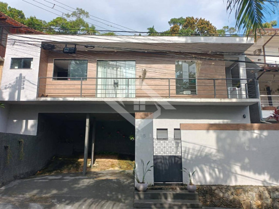 Casa com 4 Quartos à Venda, 280 m² em Itaipu - Niterói