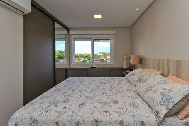 Imagem Apartamento com 2 Quartos à Venda, 70 m² em Santa Maria Goretti - Porto Alegre Imagem Apartamento com 2 Quartos à Venda, 70 m² em Santa Maria Goretti - Porto Alegre