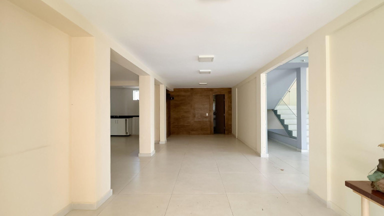 Imagem Casa com 4 Quartos à Venda, 600 m² em Uberaba - Curitiba