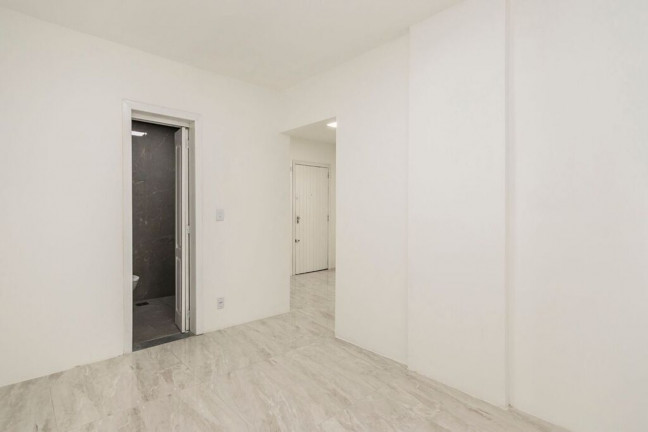 Imagem Imóvel com 1 Quarto à Venda, 39 m² em Centro Histórico - Porto Alegre Imagem Imóvel com 1 Quarto à Venda, 39 m² em Centro Histórico - Porto Alegre