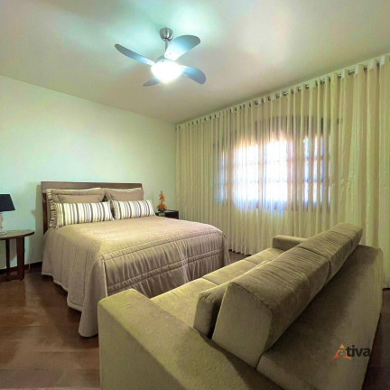 Imagem Casa com 4 Quartos à Venda, 298 m²