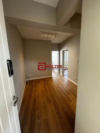 Imagem Apartamento com 2 Quartos à Venda, 55 m² em Centro - Florianópolis Imagem Apartamento com 2 Quartos à Venda, 55 m² em Centro - Florianópolis