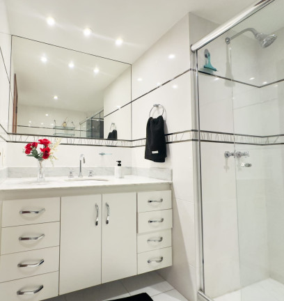 Imagem Imóvel com 4 Quartos à Venda, 243 m² em Icaraí - Niterói Imagem Imóvel com 4 Quartos à Venda, 243 m² em Icaraí - Niterói