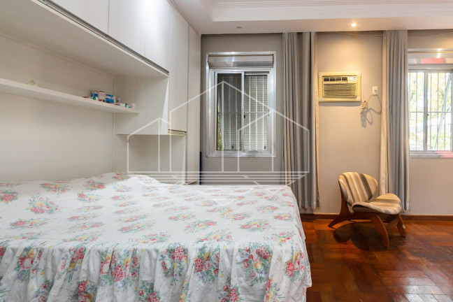 Imagem Casa com 3 Quartos à Venda, 332 m² em Jardim Europa - São Paulo Imagem Casa com 3 Quartos à Venda, 332 m² em Jardim Europa - São Paulo