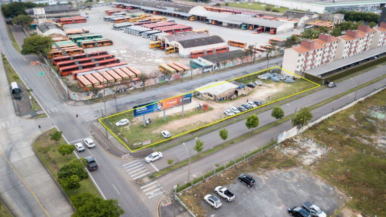 Terreno à Venda, 1.995 m² em Parolin - Curitiba