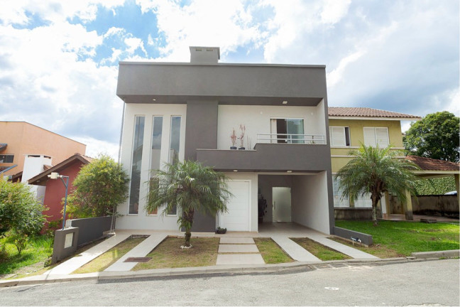 Casa com 3 Quartos à Venda, 218 m² em Pilarzinho - Curitiba